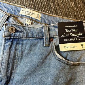 NWT A&F Ultra High Rise The 90’s Slim Straight Jeans